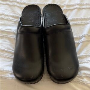 Dansko  Slip-On Clogs size 40 (9)
